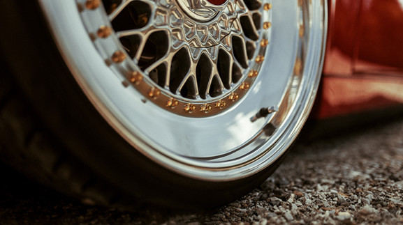 Red Porsche BBS wheels -brwheel slant lip