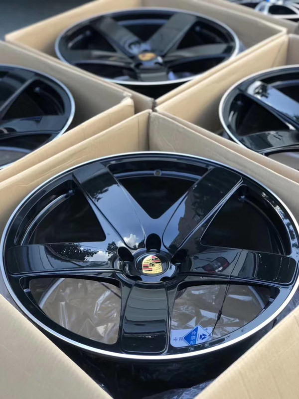 21 Inch Porsche Macan Sport Classic OEM Wheels Painted In Satin Platinum 21 Inch Porsche Macan Sport Classic OEM Wheels Painted In Satin Platinum